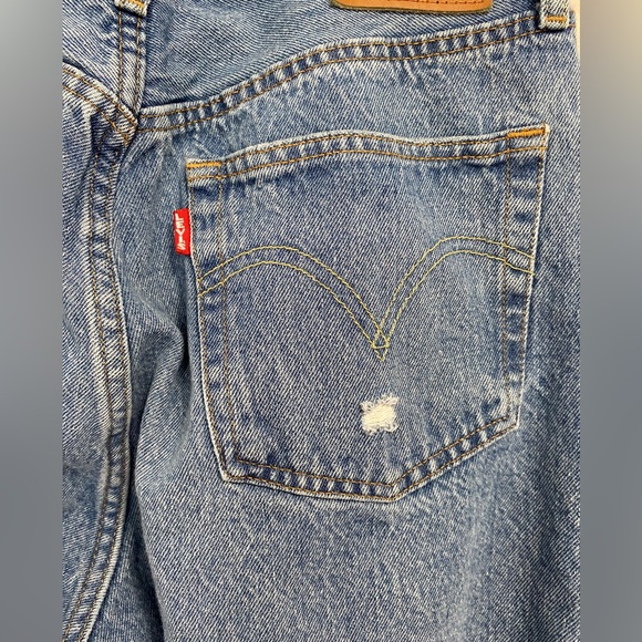 Women’s Levi’s 501 Distressed Jeans - Picture 4 of 9